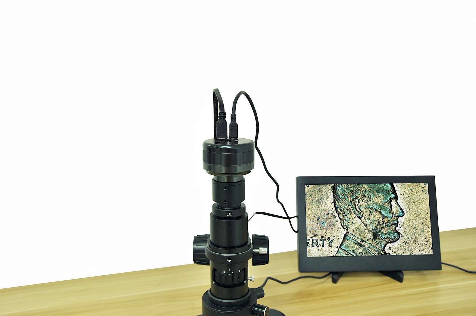 DM210 and its Stereo Microscope + Display