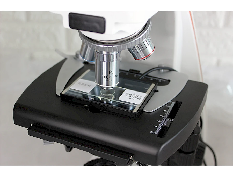 HS101 with its Biological Microscope