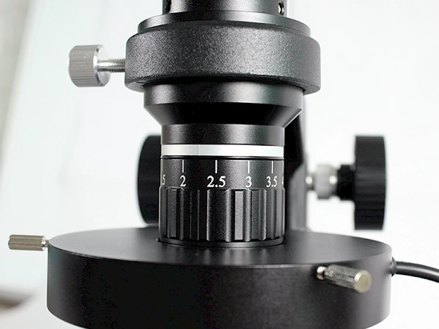 0.6~5X Continuous Zoom